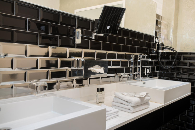 Bathroom 4