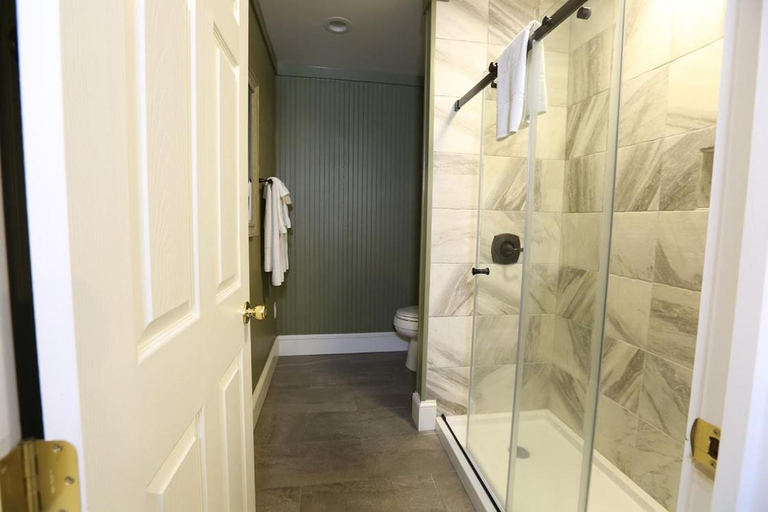 Bathroom 3, The Lafayette Inn & Restaurant, Greene