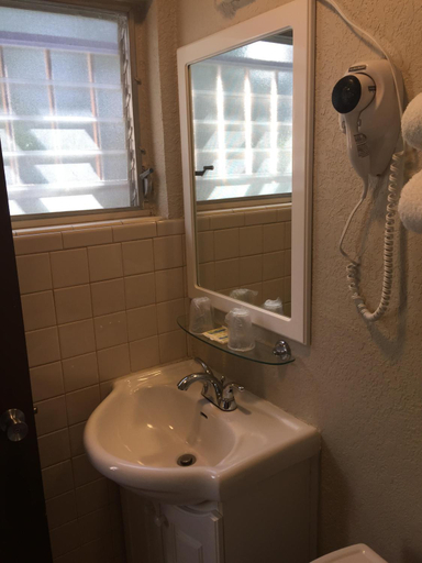 Bathroom 5, Campbell Motel, Brevard