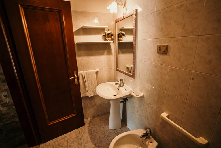 Bathroom 18