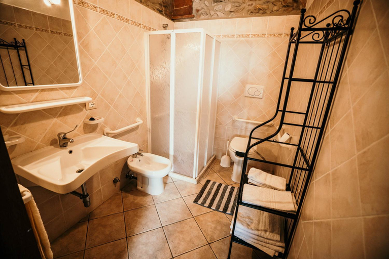 Bathroom 4