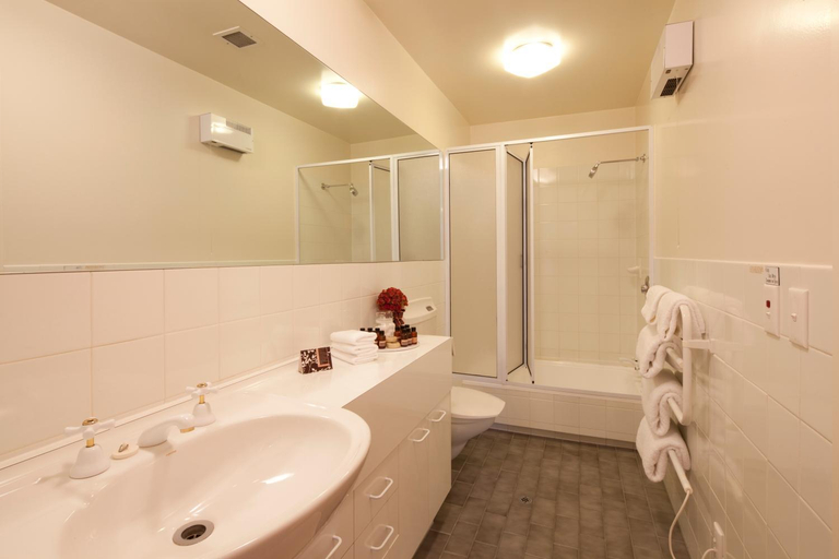 Bathroom 3, apartamentos @ Spinnaker Bay, Queenstown-Lakes