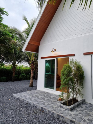 Exterior 15