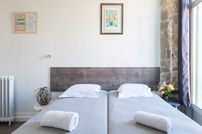 Bedroom 3, Hotel De Belgique a Menton, Alpes-Maritimes