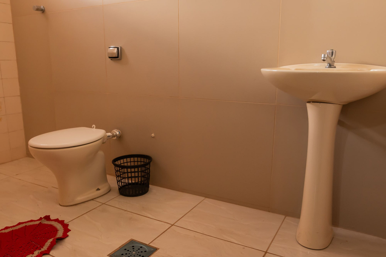 Bathroom, Hostel Segz, Três Marias