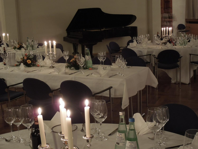 Food & Drinks 5, Hotel Mutiger Ritter, Burgenlandkreis