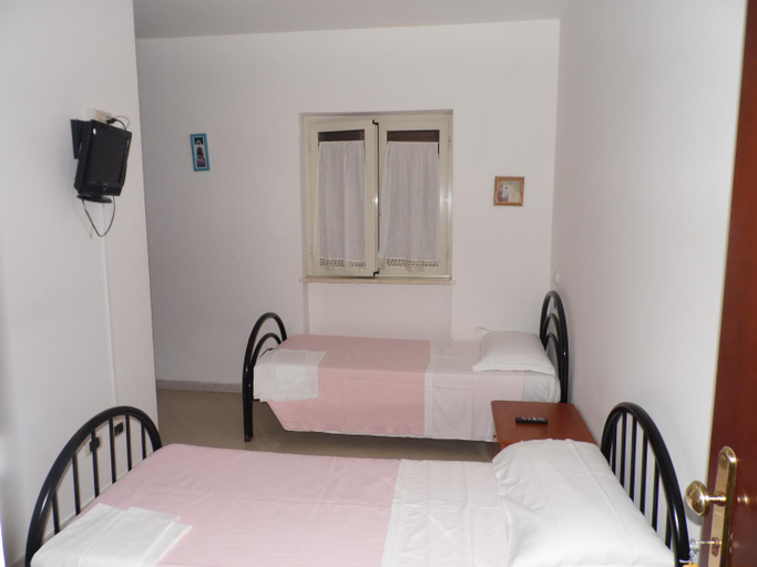 Bedroom 2, Ai Vecchi Tempi, Rome