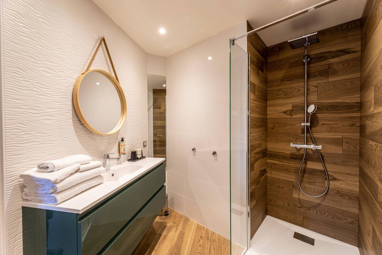 Bathroom 4, Le Baillage, Cantal