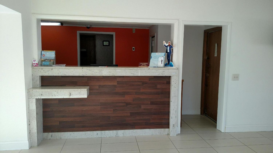 Public Area 2, Howard Johnson by Wyndham Wilmington, New Hanover
