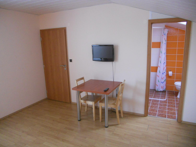 Others 5, Penzion Kaplna, Senec