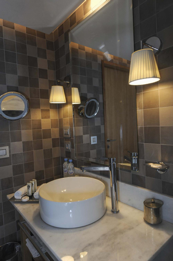 Bathroom 9