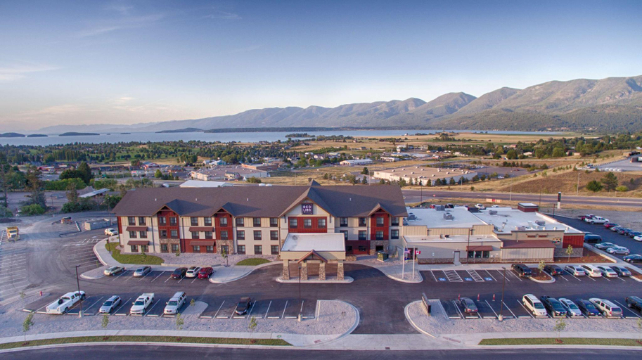 Exterior & Views