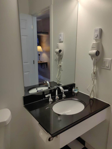 Bathroom 4, Harbour Light Motel, Nanaimo