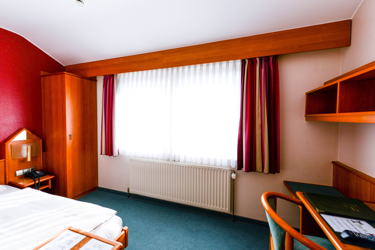 Bedroom 5, Hotel Christophe Colomb, Luxembourg
