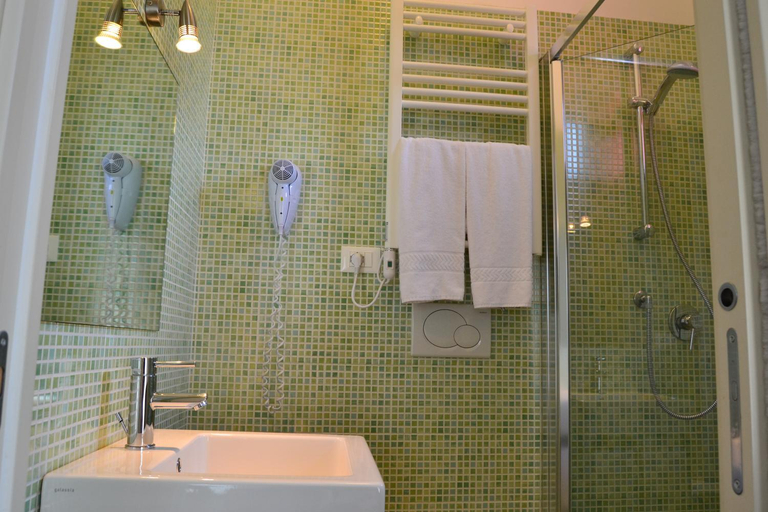 Bathroom 2, Hotel Morena, Venezia