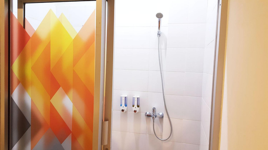 Bathroom 11