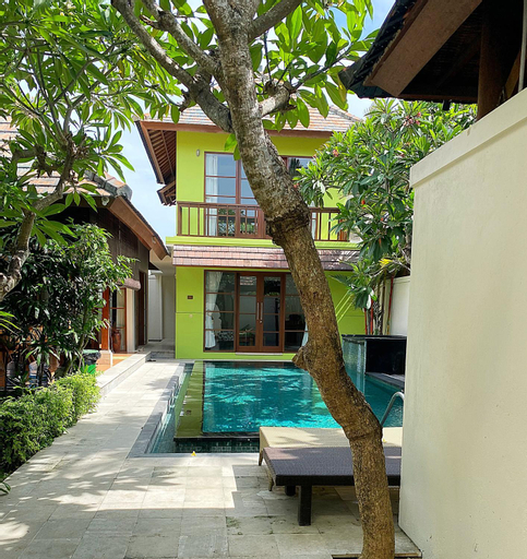 Exterior & Views