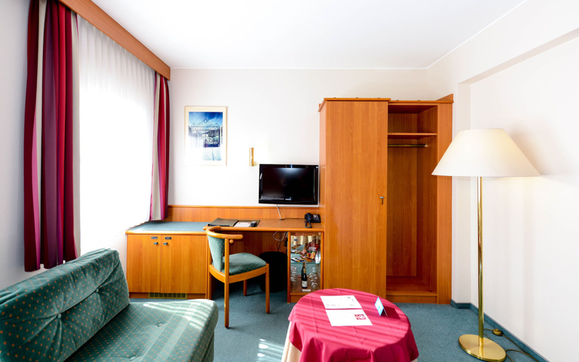Others 5, Hotel Christophe Colomb, Luxembourg