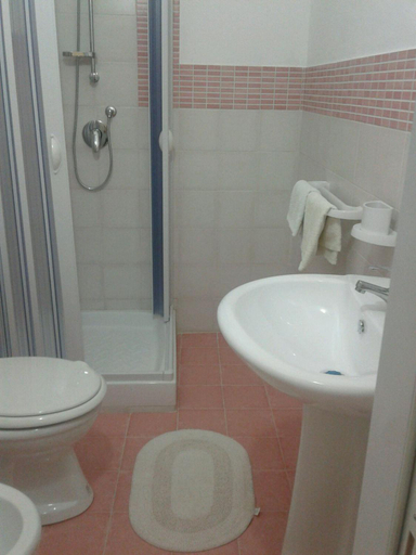Bathroom 3, Il Sole del Mediterraneo, Syracuse