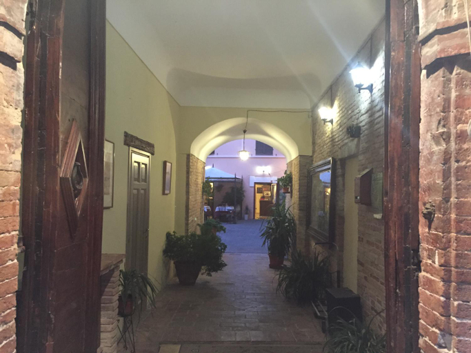 Others, Hotel Fioriti, Macerata