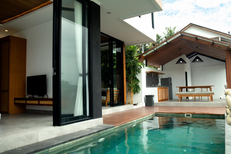 Swimming Pool 2