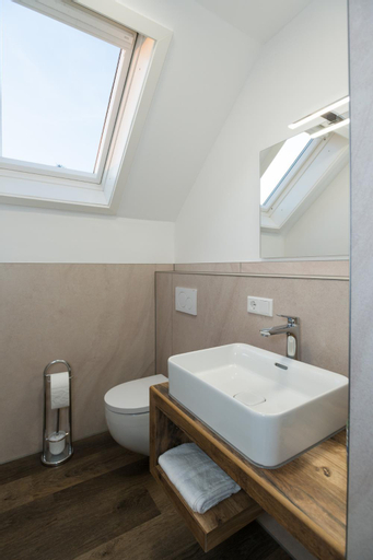 Bathroom 15