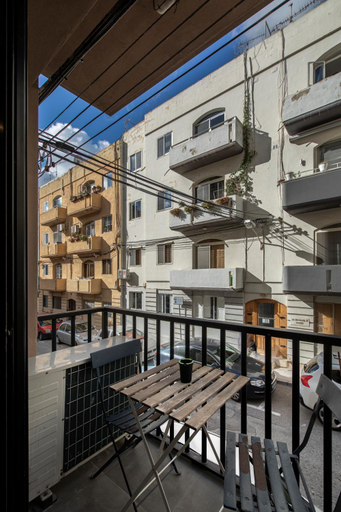 Food & Drinks, Luxury Msida Circle Suites