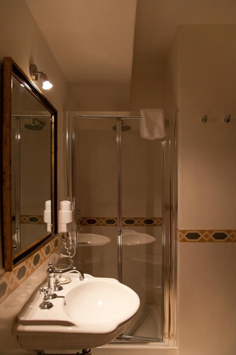 Bathroom 5, Hotel Santa Marina Antica Foresteria, Messina