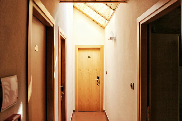 Others 5, Albergo Hofer, Bolzano
