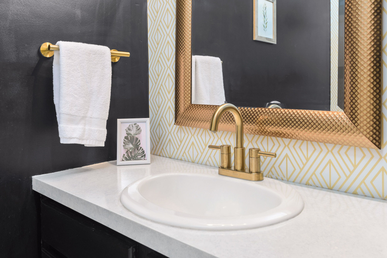 Bathroom 4, Gorgeous 2BDR Home near Downtown, Grand Traverse