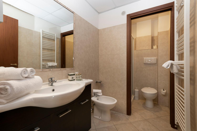 Bathroom 4, ApartHotel Anghel, Siena