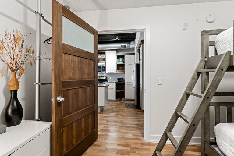 Bedroom 2, Luxurious 2BDR Loft-Condo Grand Haven 12, Ottawa