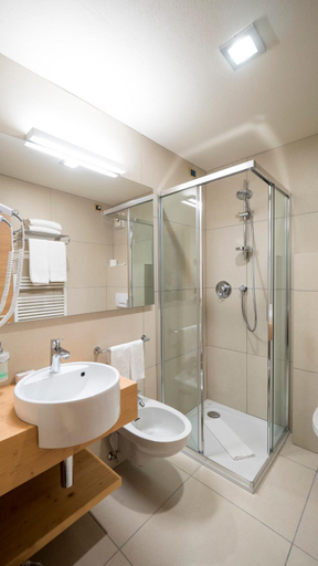 Bathroom 4, Hotel Intermonti, Sondrio
