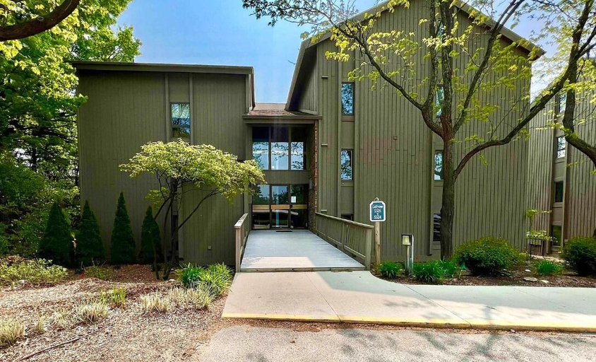 Exterior & Views 2, Charming 1BDR Condo w Golf Course View, Grand Traverse