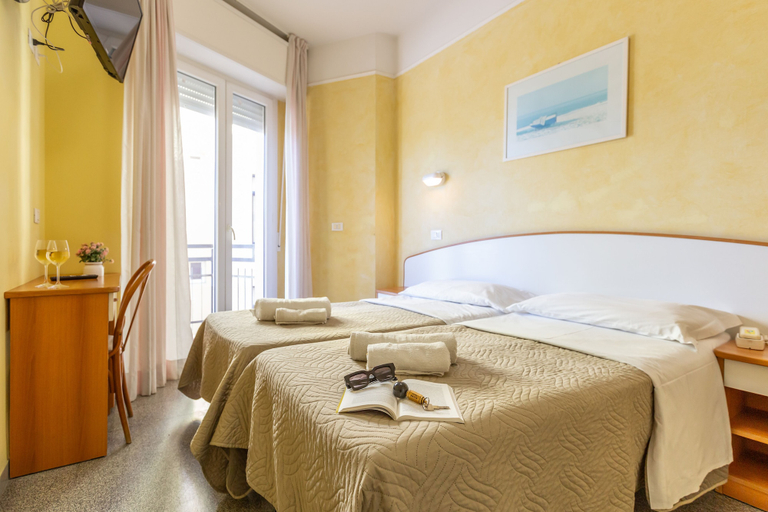 Bedroom 2, Hotel Naica, Rimini