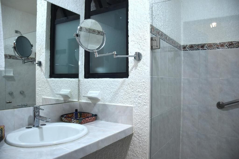 Bathroom 4, Rosario Hotel, San Cristóbal de las Casas