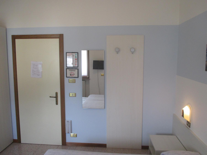 Bedroom 2, Hotel O'Scugnizzo 2, Belluno
