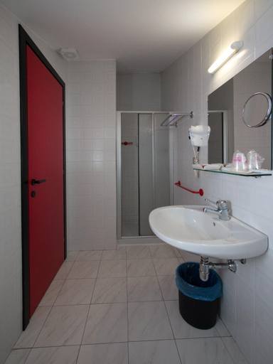 Bathroom 4, Hotel Versailles, Parma