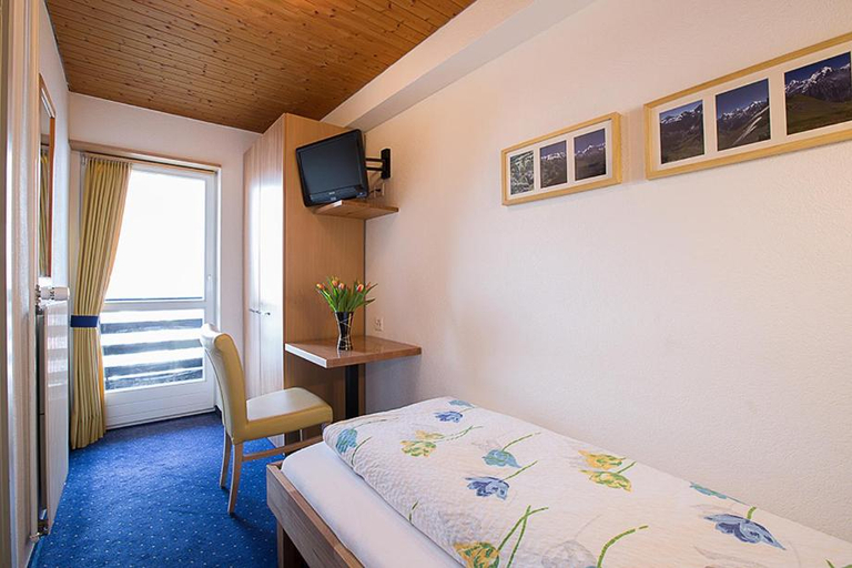 Bedroom, Hotel Alpina, Interlaken