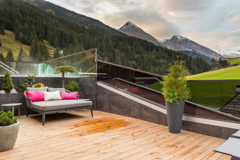 Others 4, Hotel Jager, Schwaz
