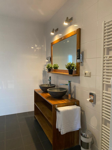 Bathroom 4, Hotel de Korenwolf, Gulpen-Wittem