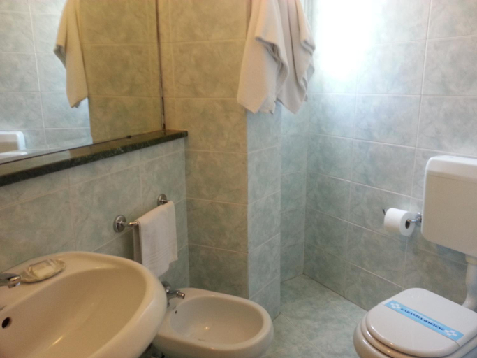 Bathroom 4, Hotel President, Rimini
