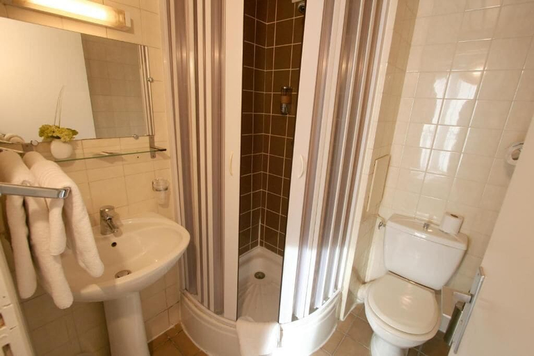 Bathroom 3, Hotel Denfert Montparnasse, Paris