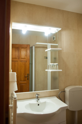 Bathroom 3, Lobogó Resort, Vlahita