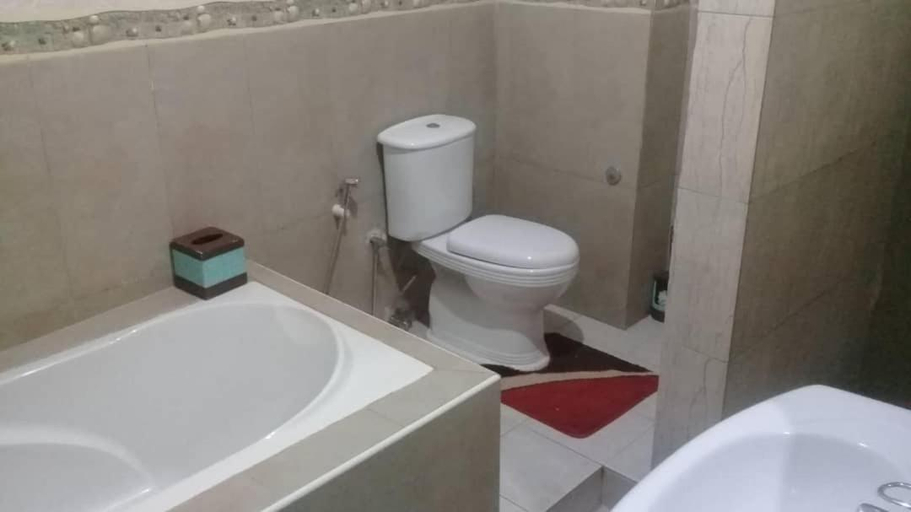 Bathroom 3, Residence Les Calanques, Dakar