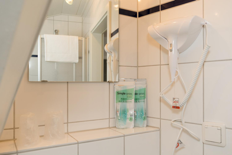 Bathroom 11