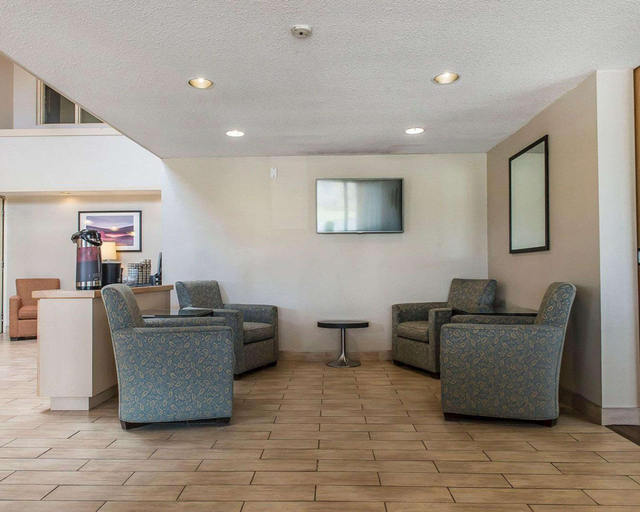 Public Area 2, Comfort Inn Kingston - Highway 401, Frontenac