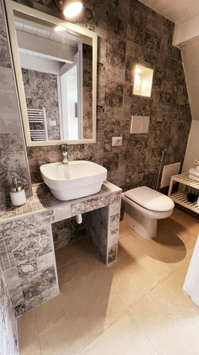 Bathroom 2, Corte Moline, Lecce