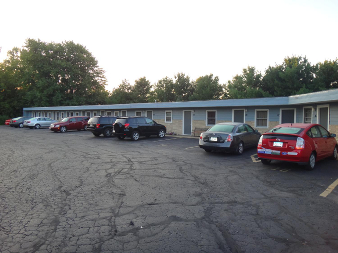 Others 5, Pine Ridge Motel, Iowa