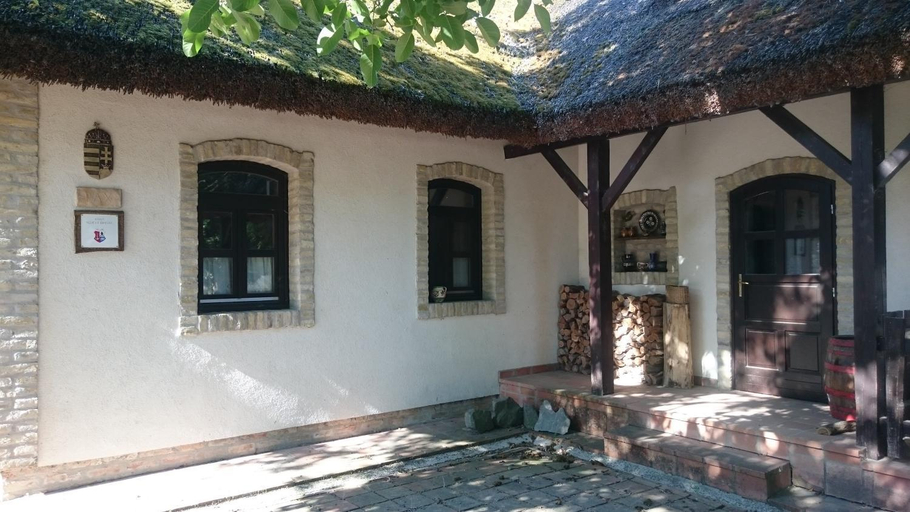 Others 5, Hajoskert Vendeghaz, Győr